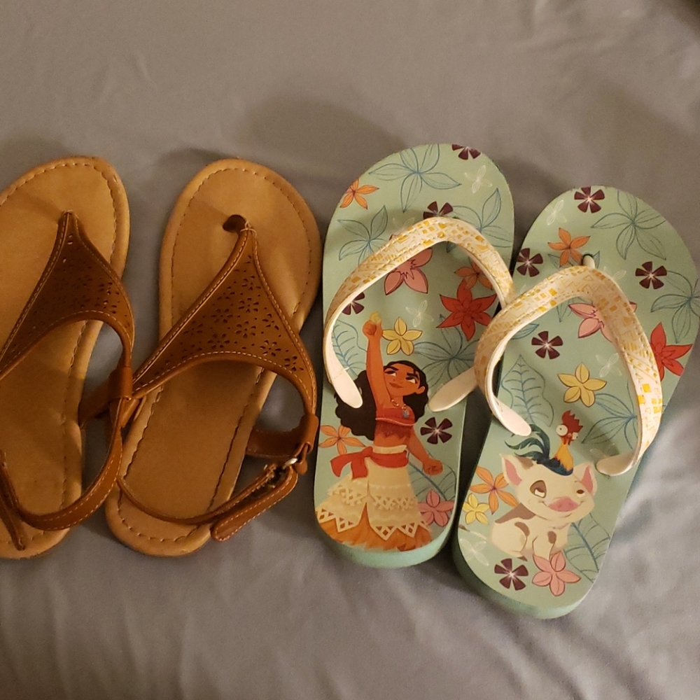 2 pairs sandals